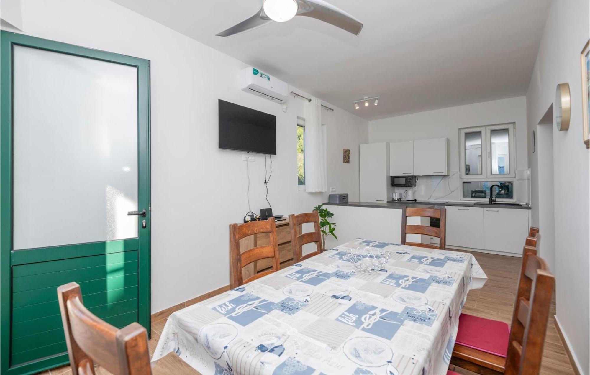 Nice Apartment In Podaca With Wi-Fi Exteriér fotografie